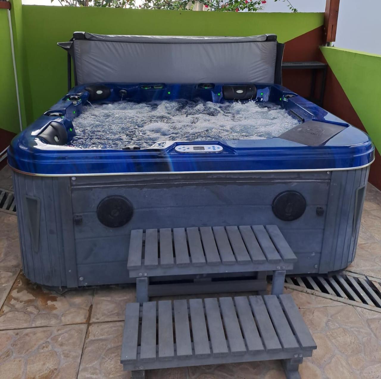 La Casa Binecha Avec Jacuzzi Βίλα Baillif Εξωτερικό φωτογραφία