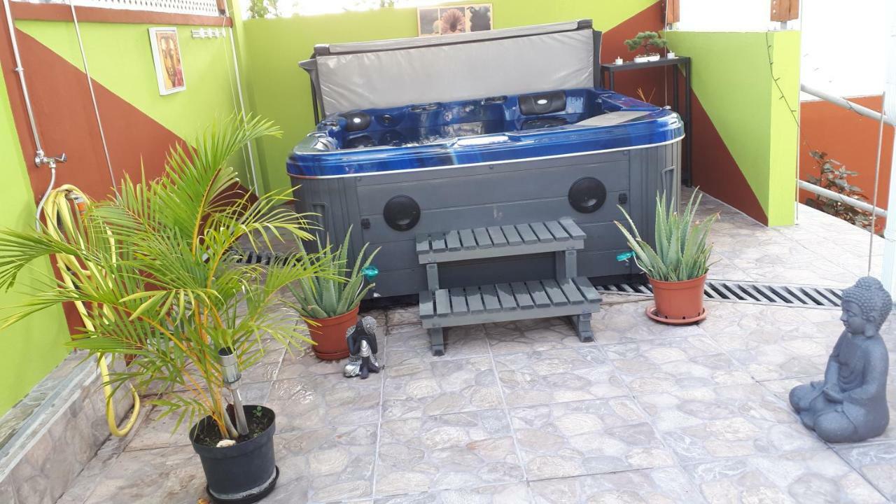 La Casa Binecha Avec Jacuzzi Βίλα Baillif Εξωτερικό φωτογραφία